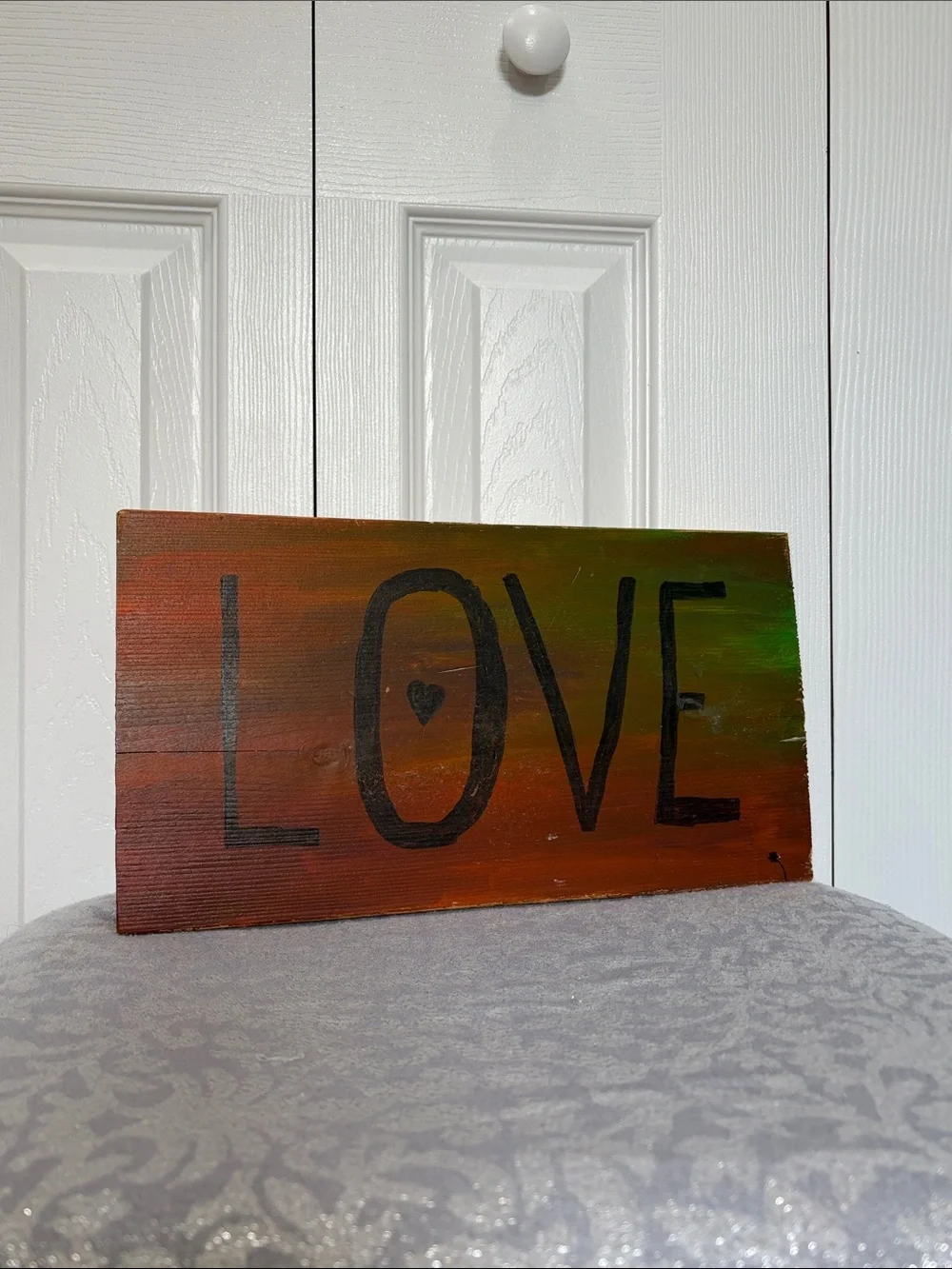 LOVE Wooden signdecor in Rustic Red and Green